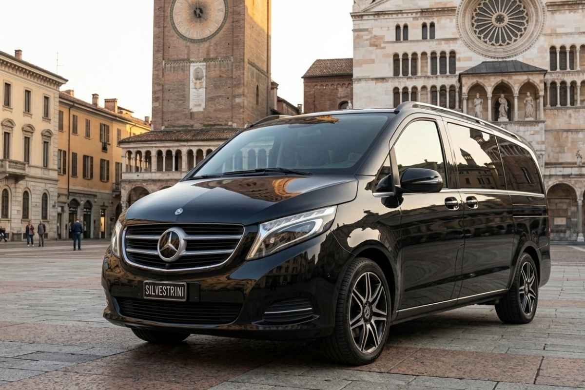 Mercedes Classe V di Silvestrini Chauffeur Service per servizio NCC con conducente a Cremona